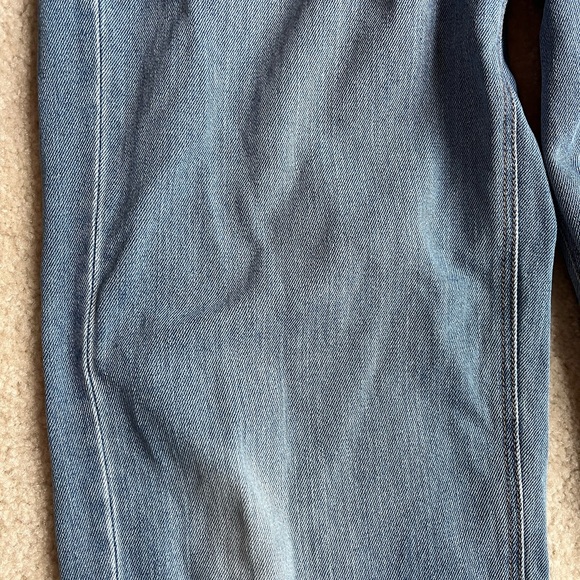 American Eagle Baggy Mom Jean - Picture 3 of 8